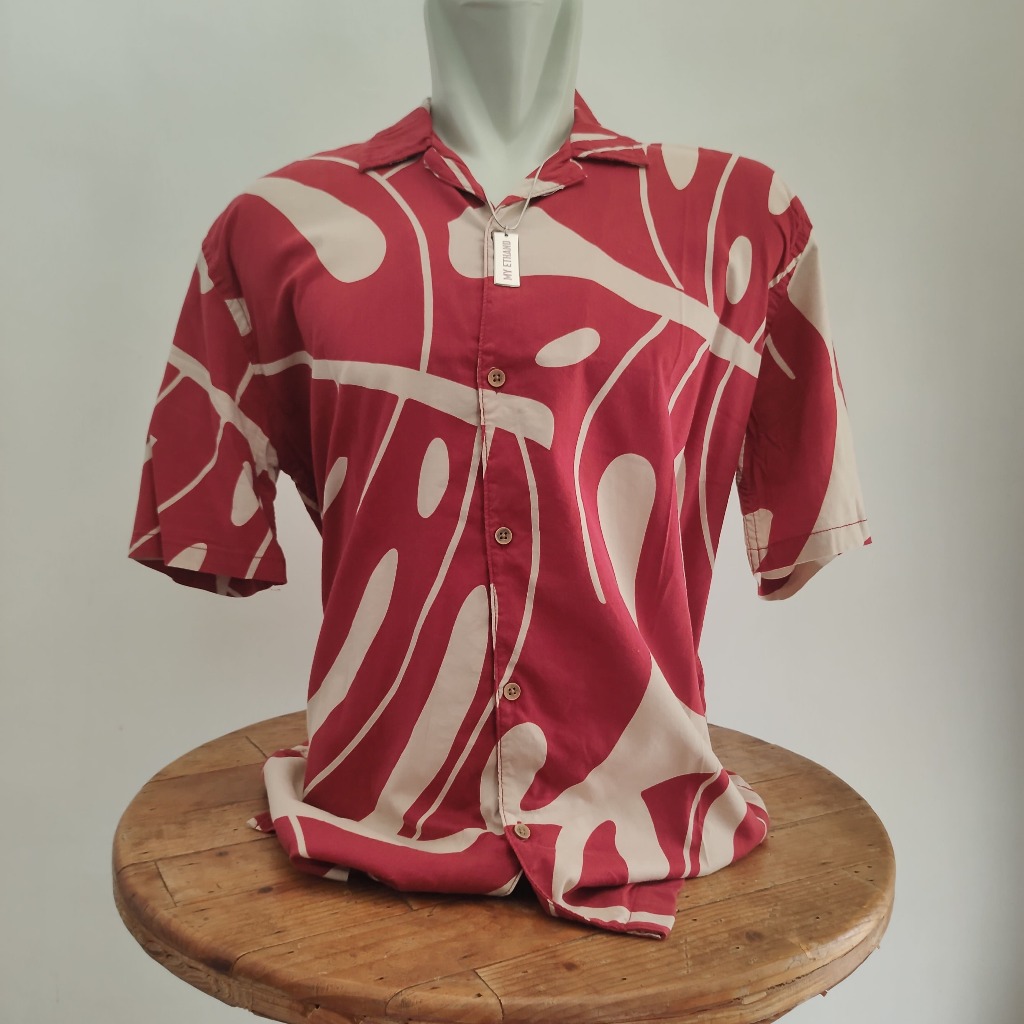 Kemeja Manzone Basic XXL Comfort Fit Motif Monstera Red White (AVPBZ063)