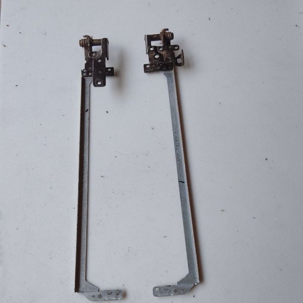 Engsel Laptop Acer Aspire E1-410