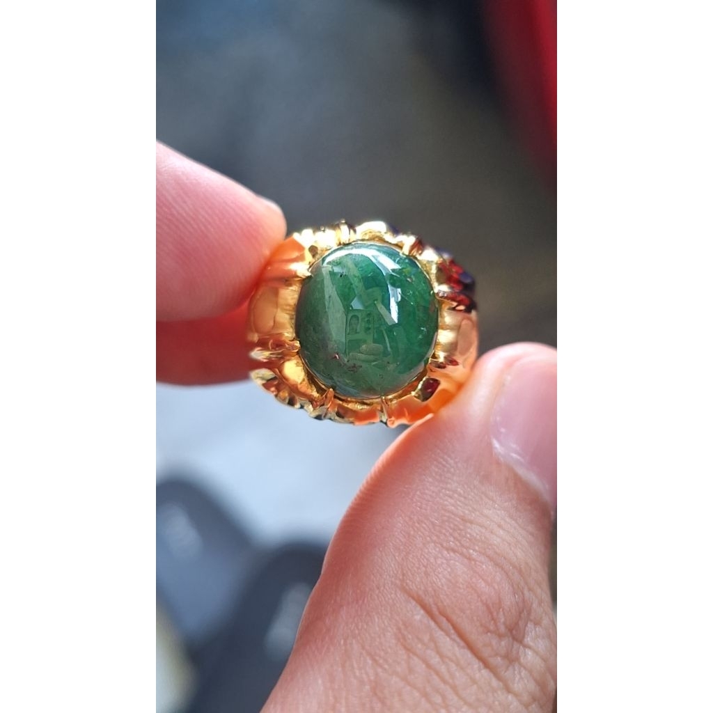 Natural tsavorite garnet