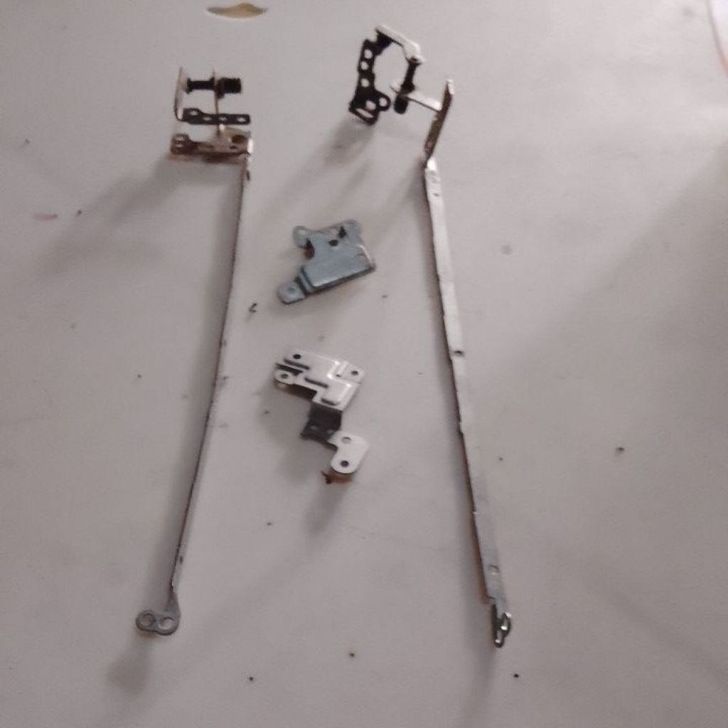 Engsel Laptop Acer Aspire E1-471