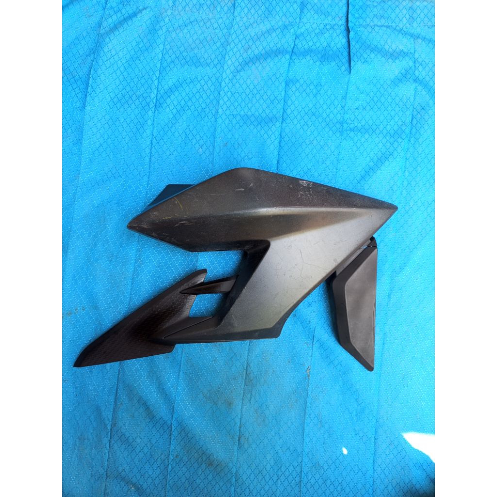 sirip tangki Honda CB150R StreetFire Original / sirip tangki sebelah kanan CB150R StreetFire Origina