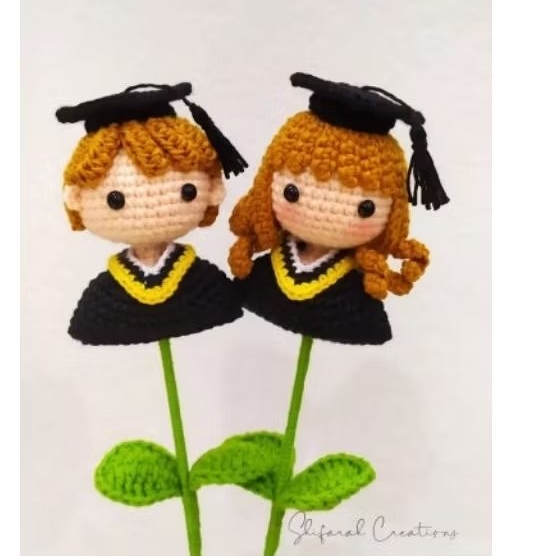 boneka rajut wisuda setengah badan