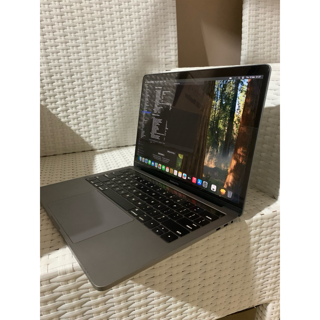Macbook Pro Touchbar 2017 8/256gb murah minus