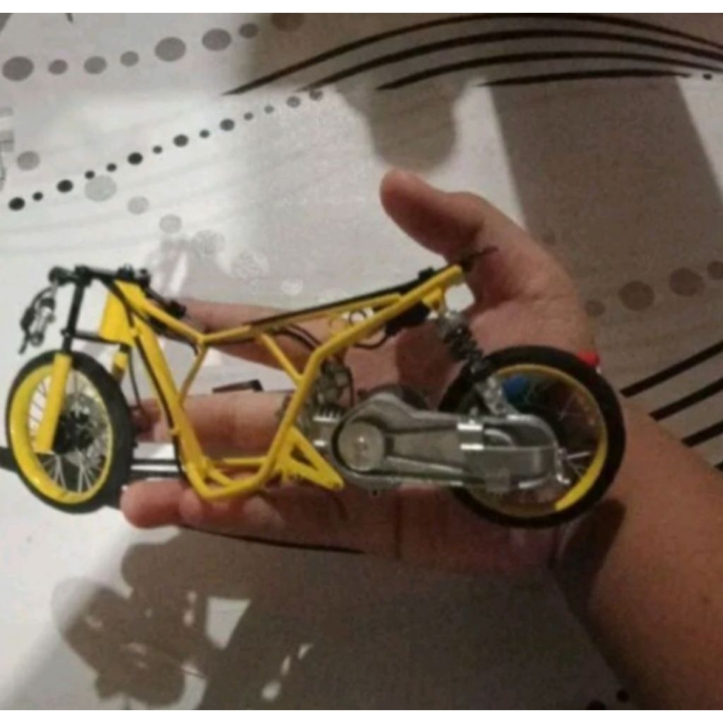 miniatur motor drag Honda Vario kzr 125 special edition dengan dinamo listrik