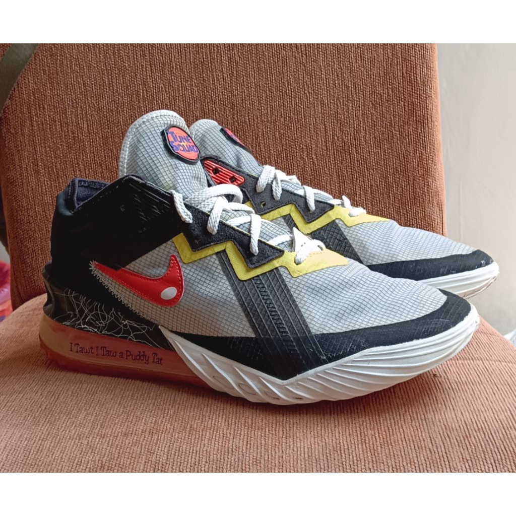 nike lebron 18 low x looney tunes size 45