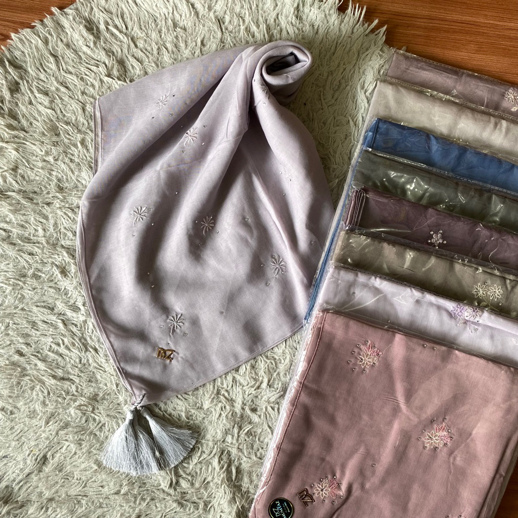 Jilbab Segiempat Paris Bordir Swarovski by Mumtaz