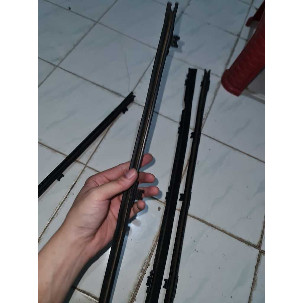 pelipit kaca dalam doortrim e36