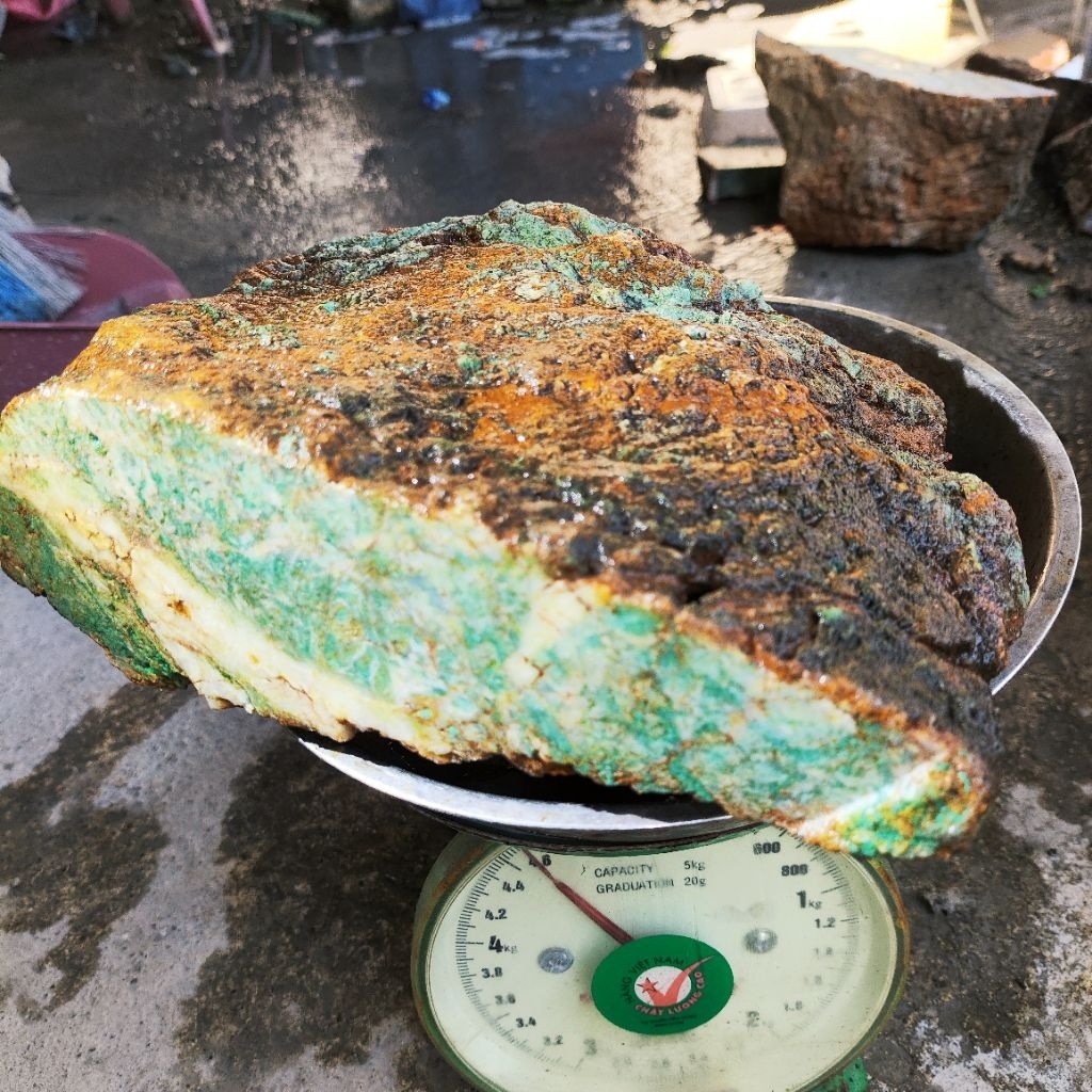Bongkahan Batu pirus biru 4.6kg