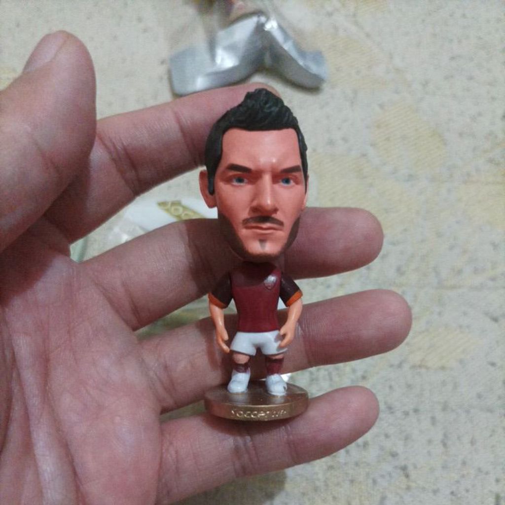 Action Figure Francesco Totti As Roma Soccerwe Celana Putih