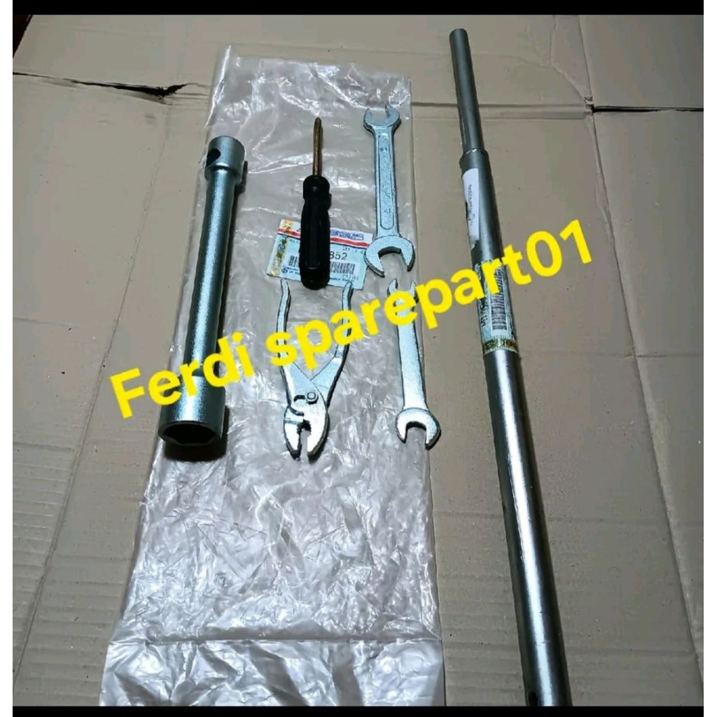 KUNCI RODA EMGKEL MITSUBISHI CANTER RAGASA UMPLUNG ORIGINAL MITSUBISHI KTB