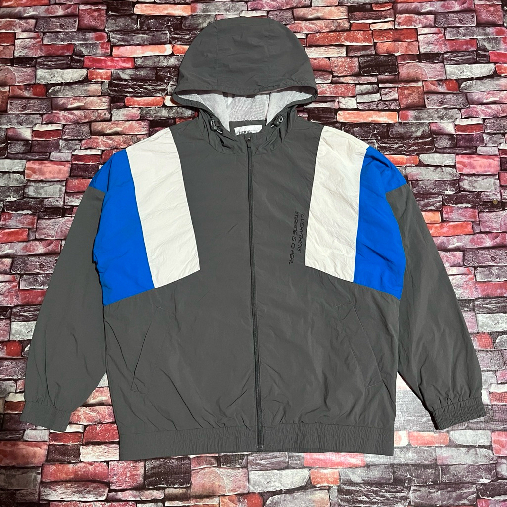 Jaket parasut Hangten ( Size XL || Lebar dada 62 CM Panjang 67 CM )