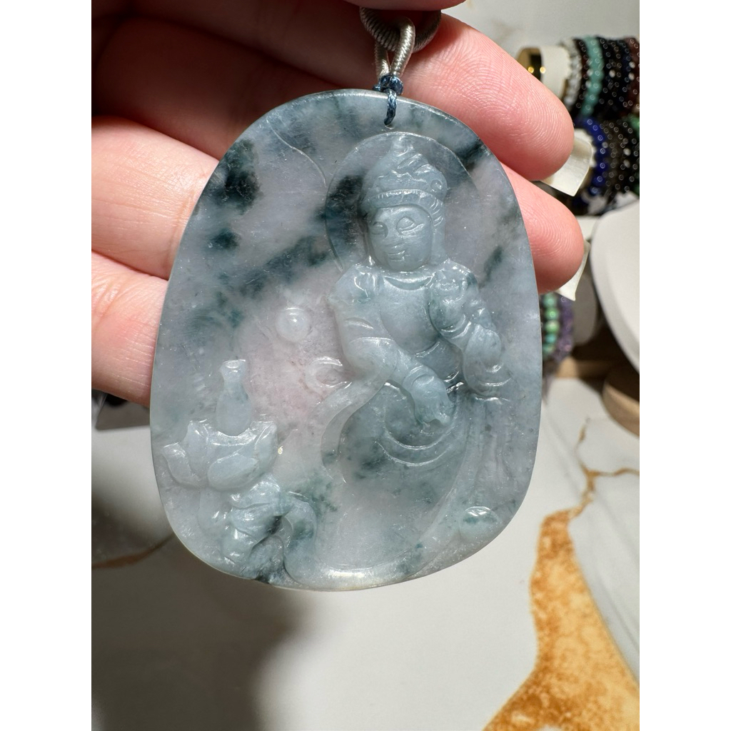Liontin Giok Sky Blue Floating Guan Yin