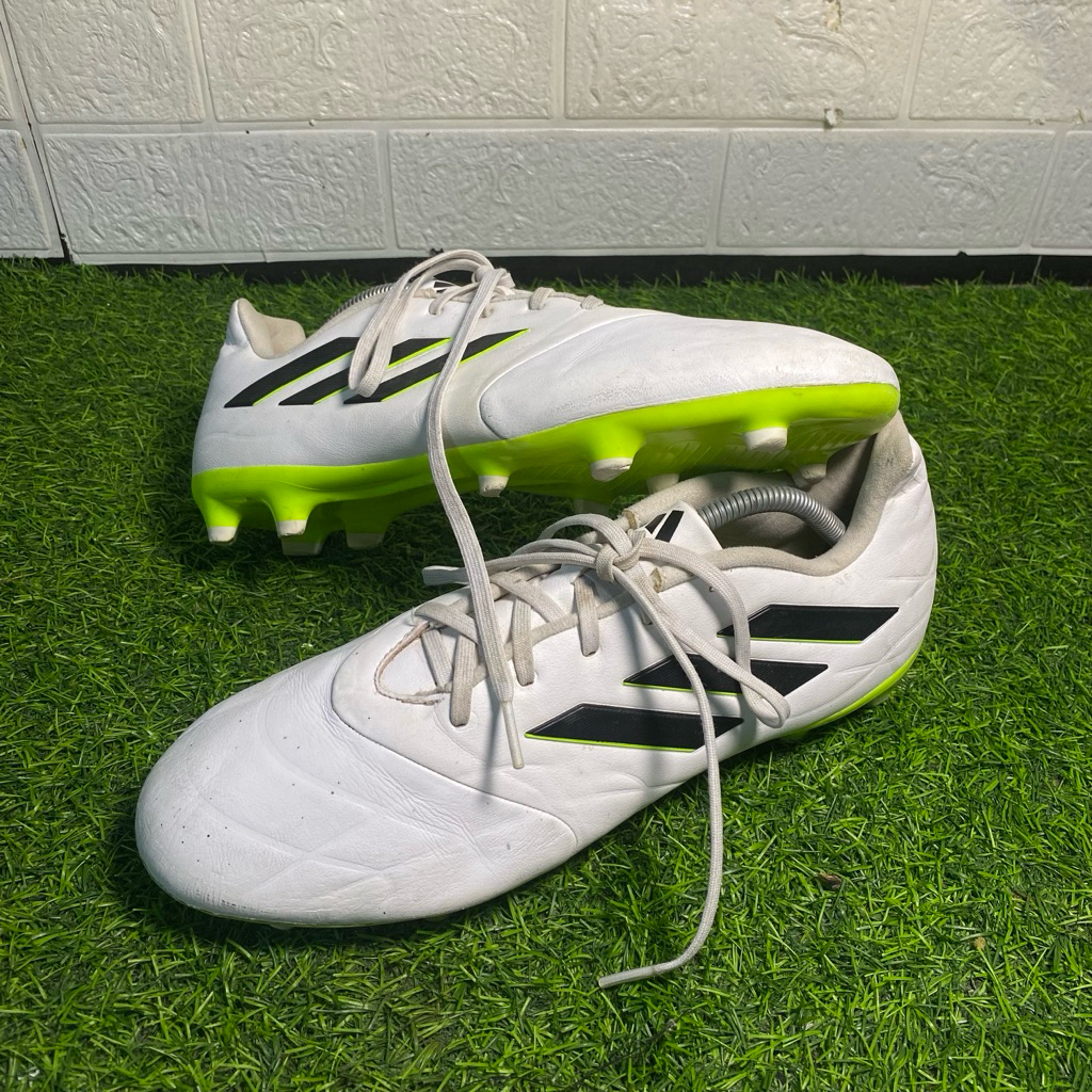 Sepatu Bola Size 45/29 CM