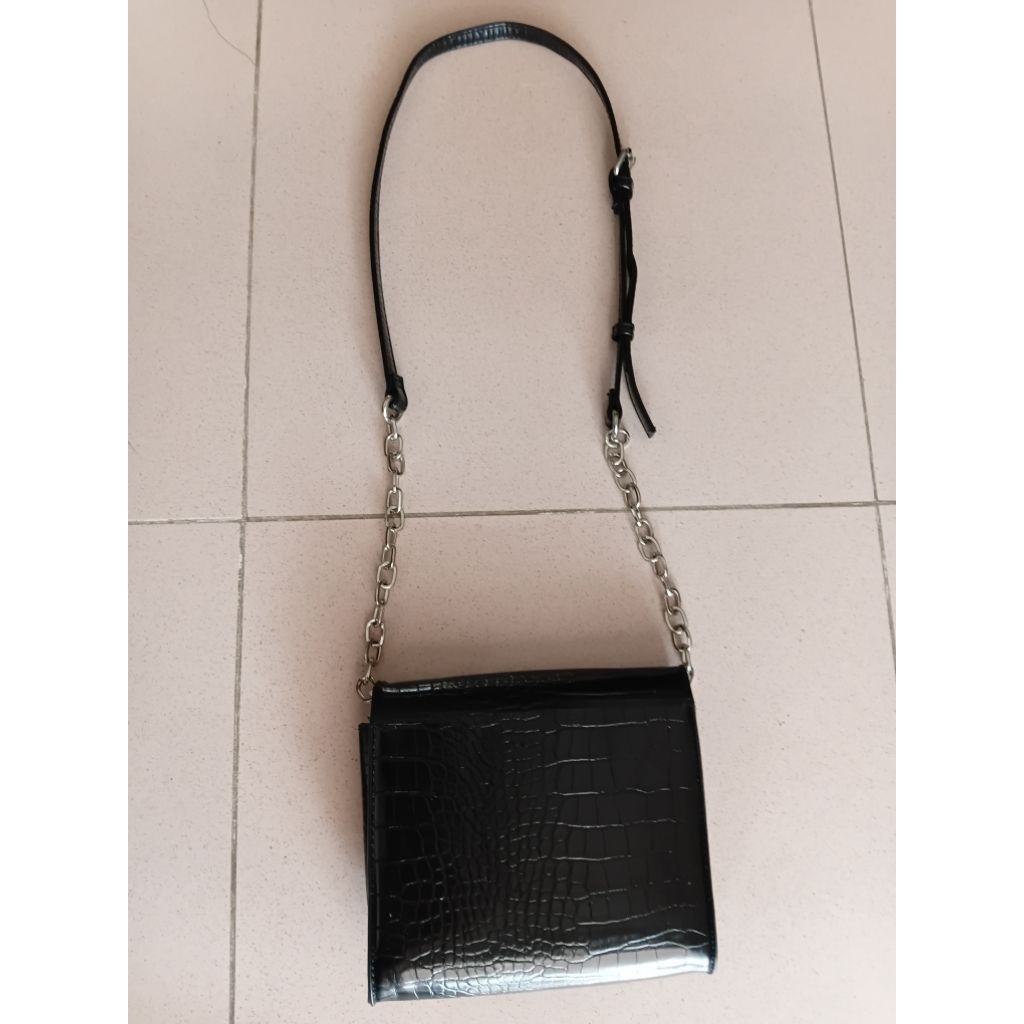 Preloved Sling Bag Bershka, Tas Selempang Wanita