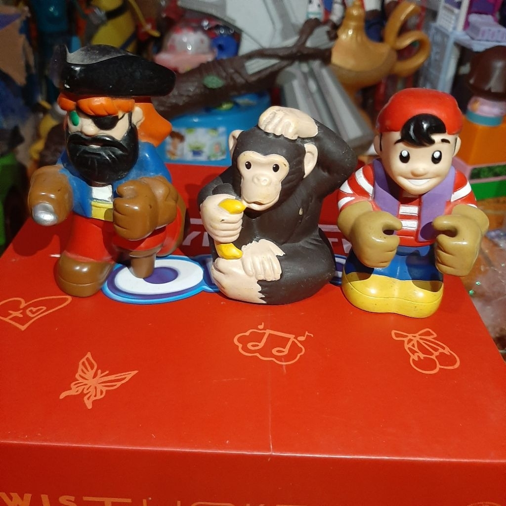 figure little people monkey & figure bajak laut little tikes