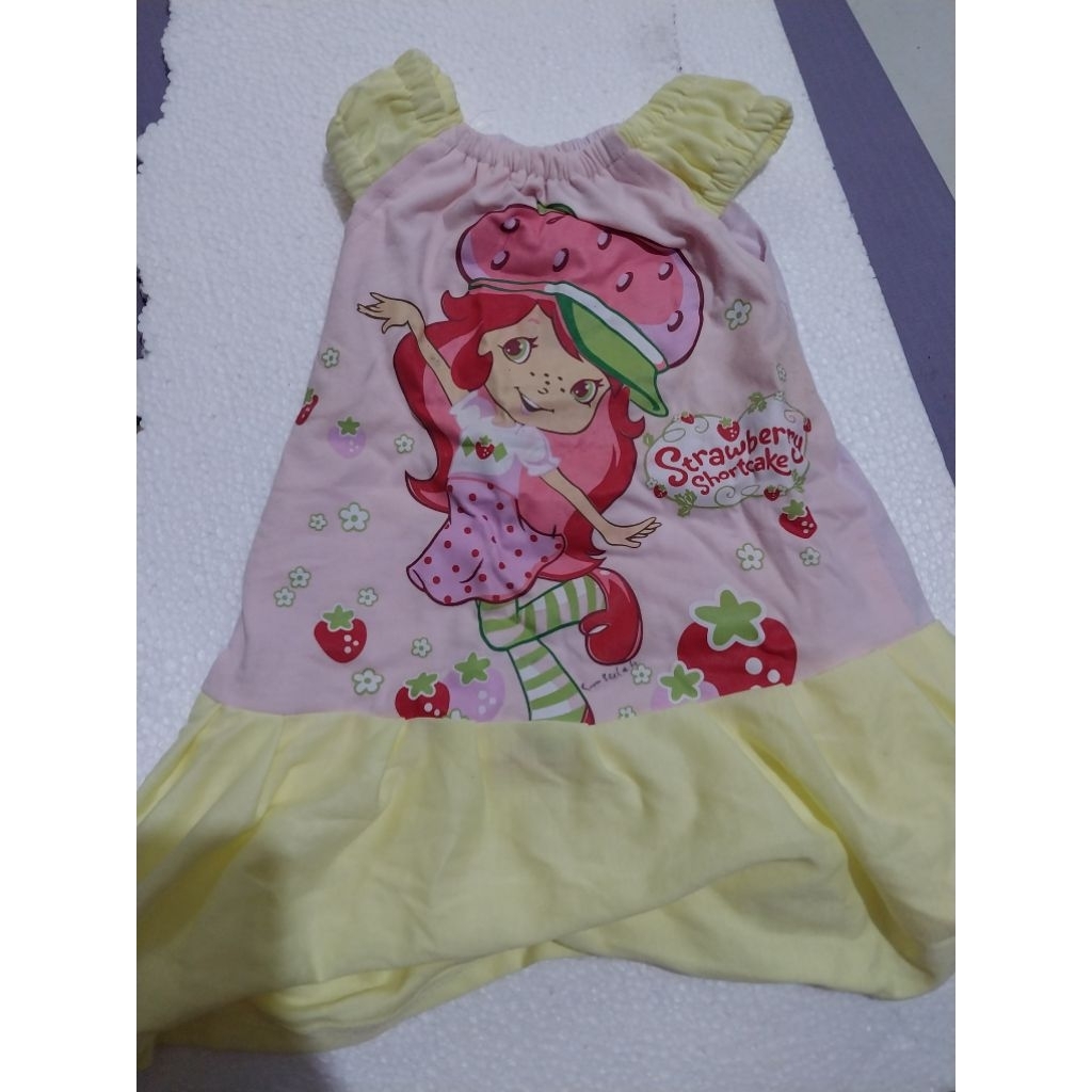 SALE 50 % DRESS Strawberry shortcake utk usia 2-3 thn ( BARU)