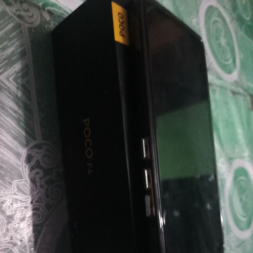 poco f4 8/256
