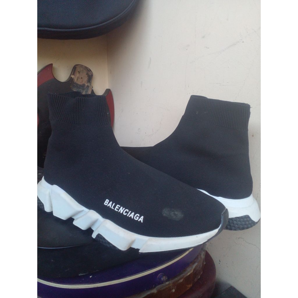 SEPATU SNEAKERS PRIA ELEGAN BALENCIAGA VIETNAM ASLI SIZE 43