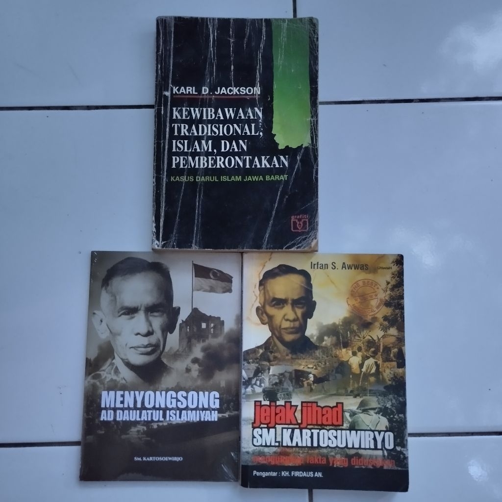 Kewibawaan Tradisional Islam dan PemberontakanKasus Darul Islam Jawa Barat Karl D. Jackson - Jejak J