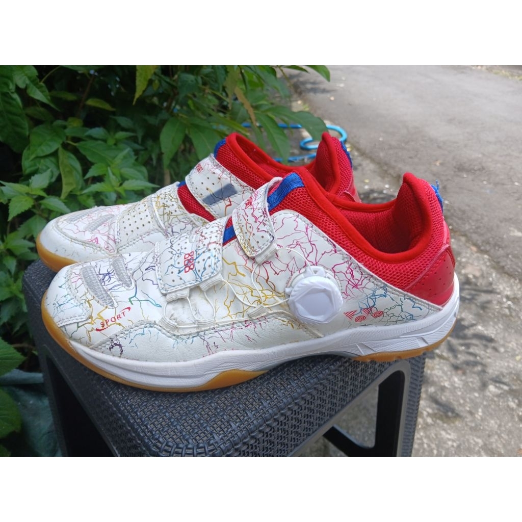 Sepatu badminton Boa