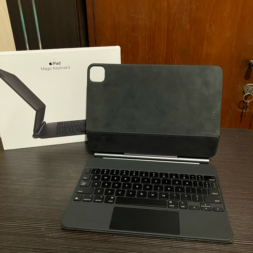 Apple Magic Keyboard Black for (iPad Air 4/5 dan Pro 11-inch 2018-2022) (Second Preloved Used Bekas 