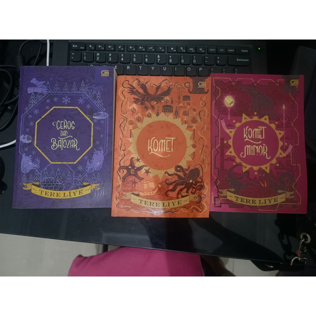 Preloved Novel Ceros & Batozar, Komet, Komet Minor