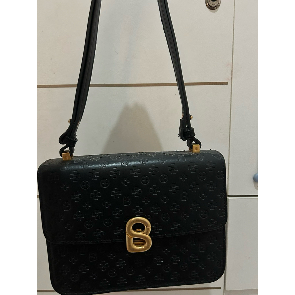 PRELOVED TAS BUTTONSCARVES