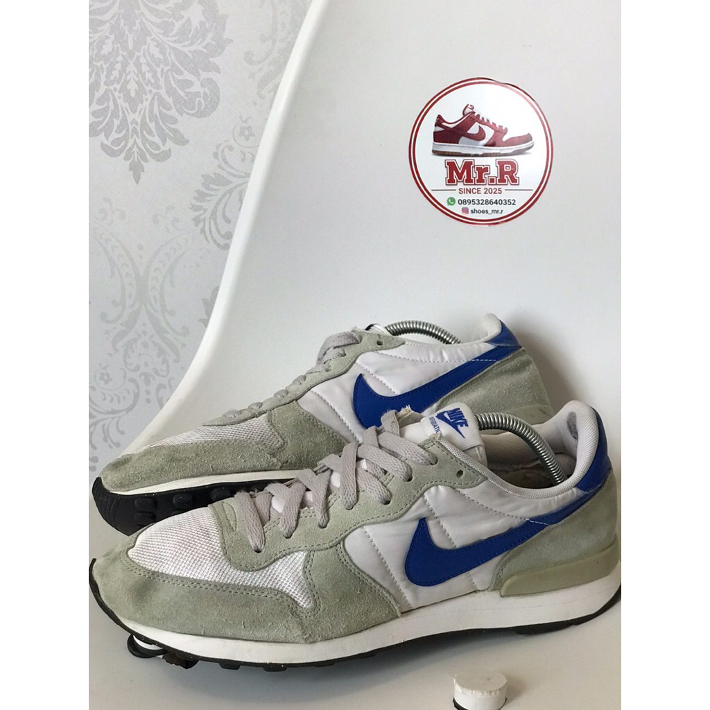 NIKE Internationalist
