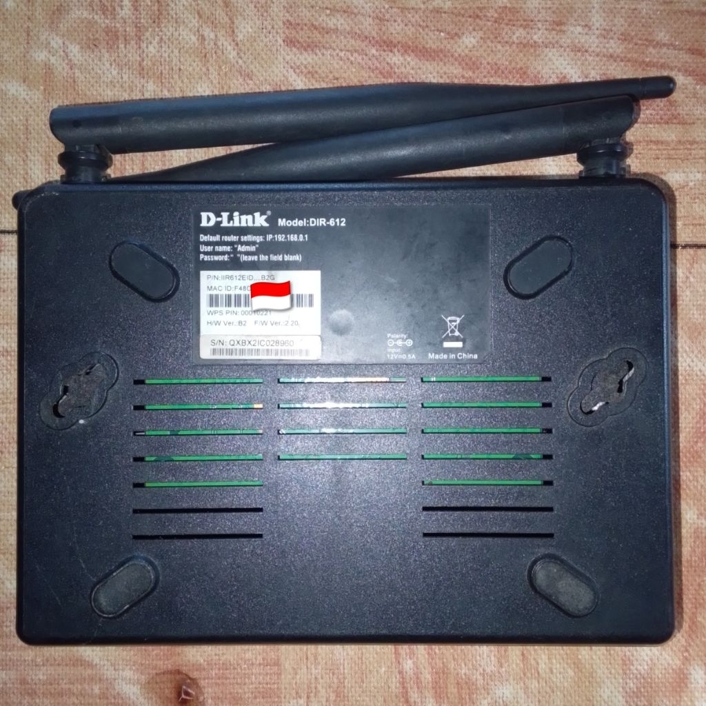 D-LINK DIR-612 ROUTER + ADAPTOR 12 VOLT (SECOND/BEKAS FUNGSI NORMAL)