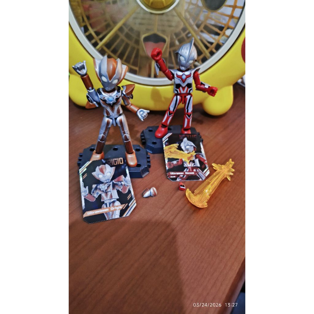 Buluke Ultraman Nexus Junis Red + Ulrawoman Grigio (Set)