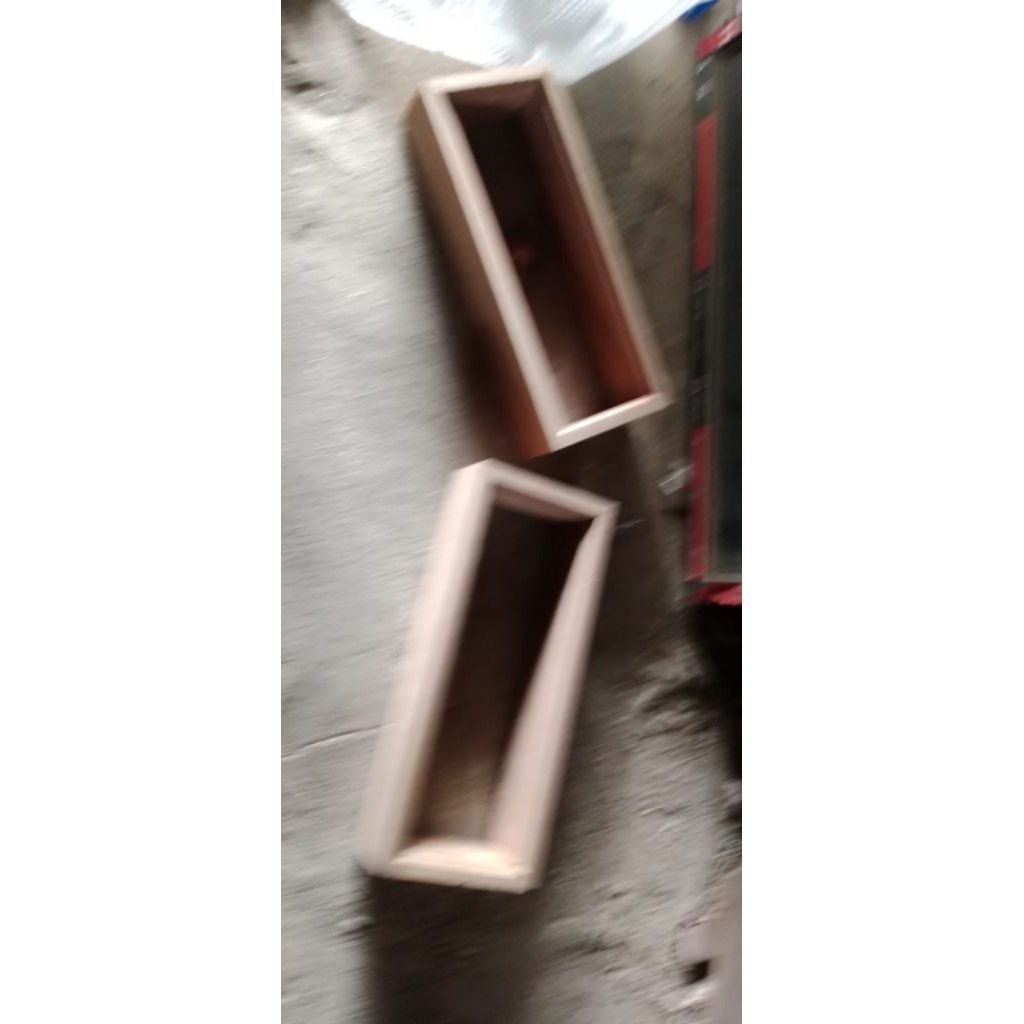 loster bahan kamper dan Meranti terbuat dari kayu bekas berkualitas yang sudah pasti kering ketebala