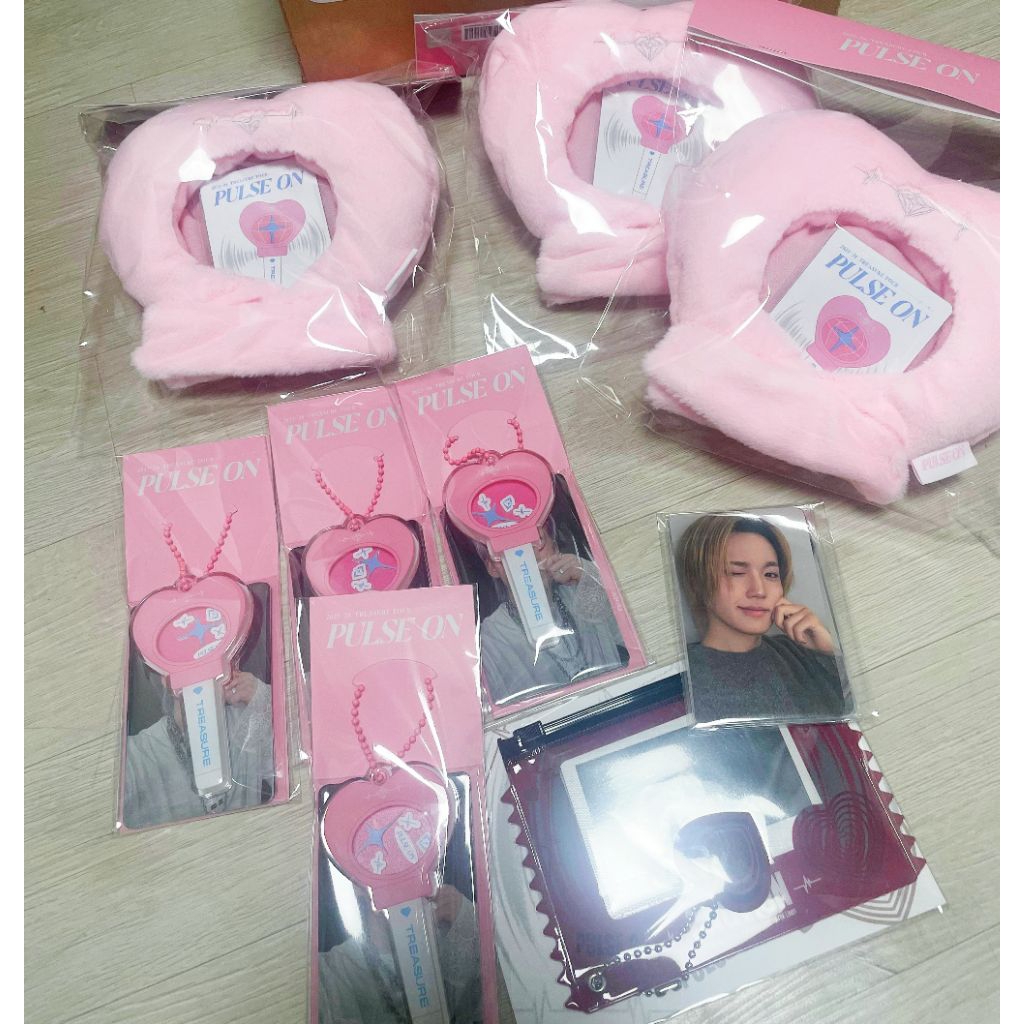 [READY STOCK] TREASURE MD PULSE ON ASIA NEW Lightstick Cover  Acrylic Shaker Keyring set