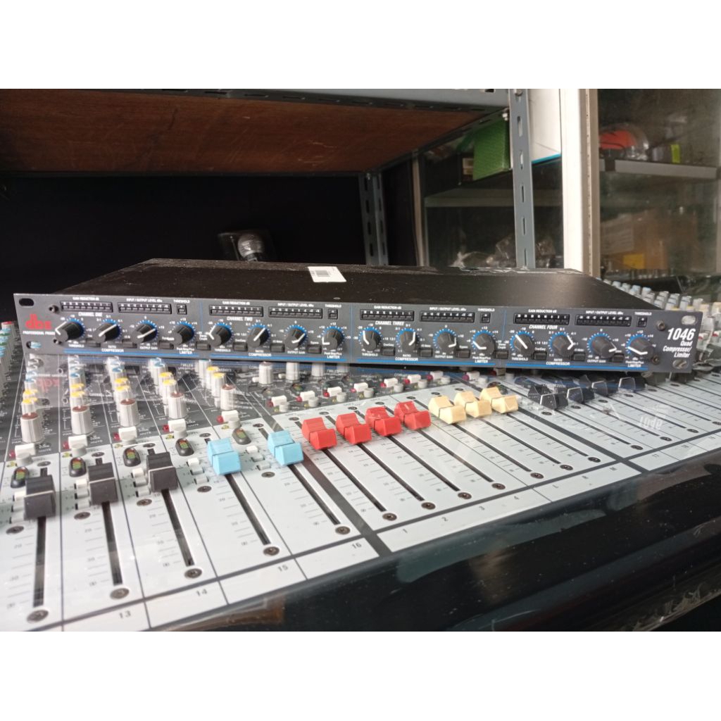 DBX USA 1046 4CH COMPRESSOR LIMITER