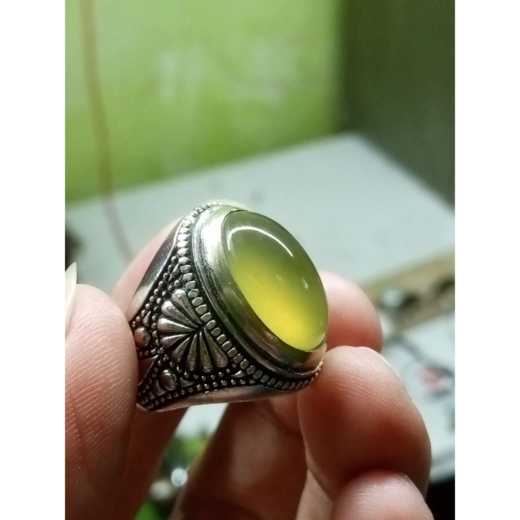 natural idocrase pucuk pisang