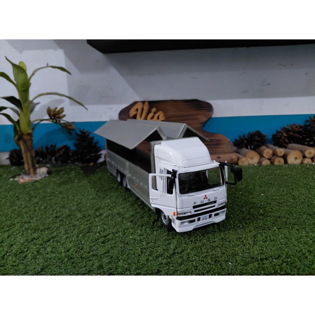 Diecast Miniatur Mitsubishi Fuso skala 1:43