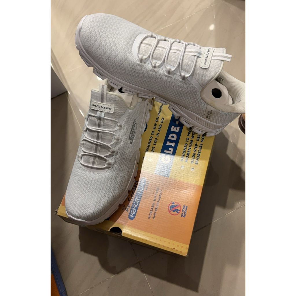 Sepatu Skechers Putih Preloved
