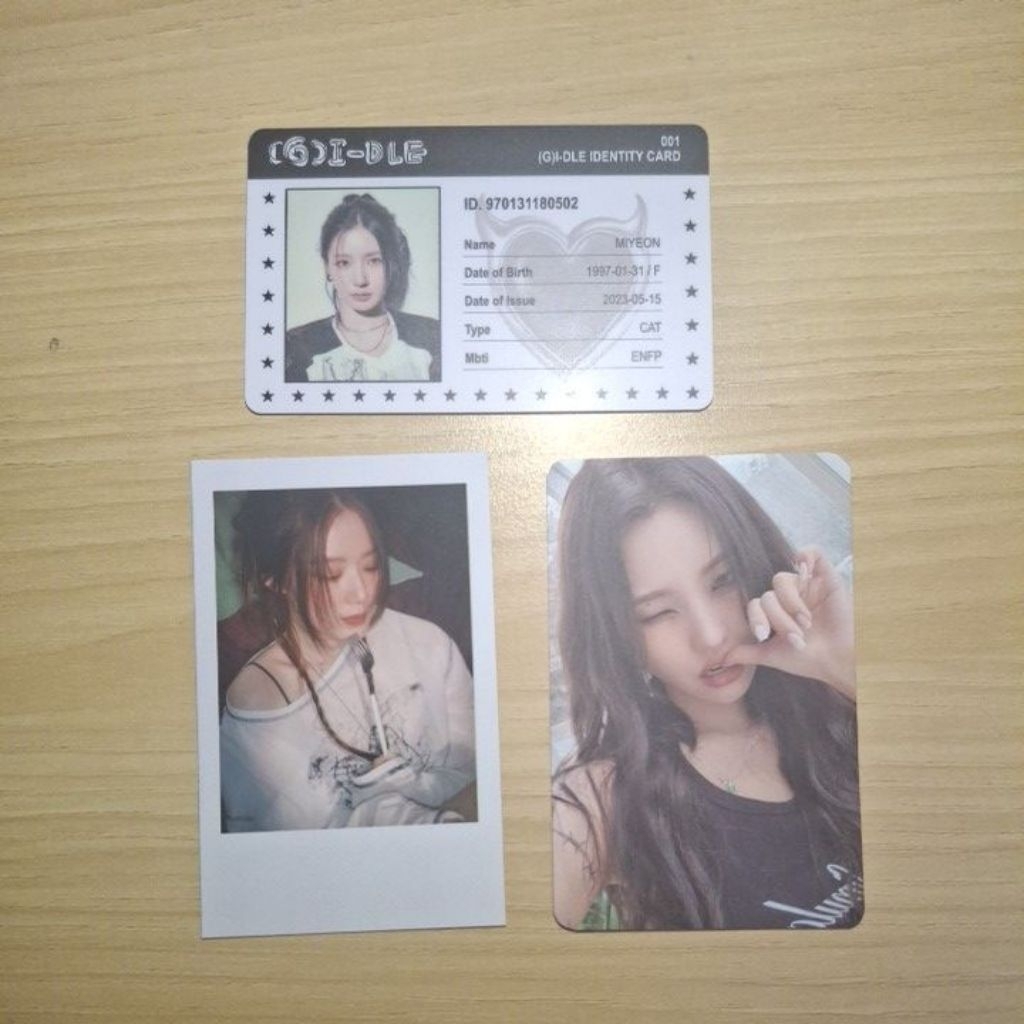 G-idle Official Photocard