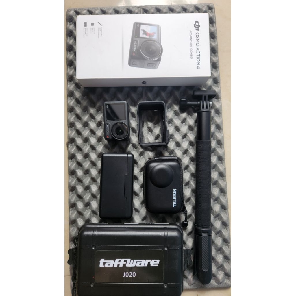 DJI Osmo Action 4 Adventure Combo