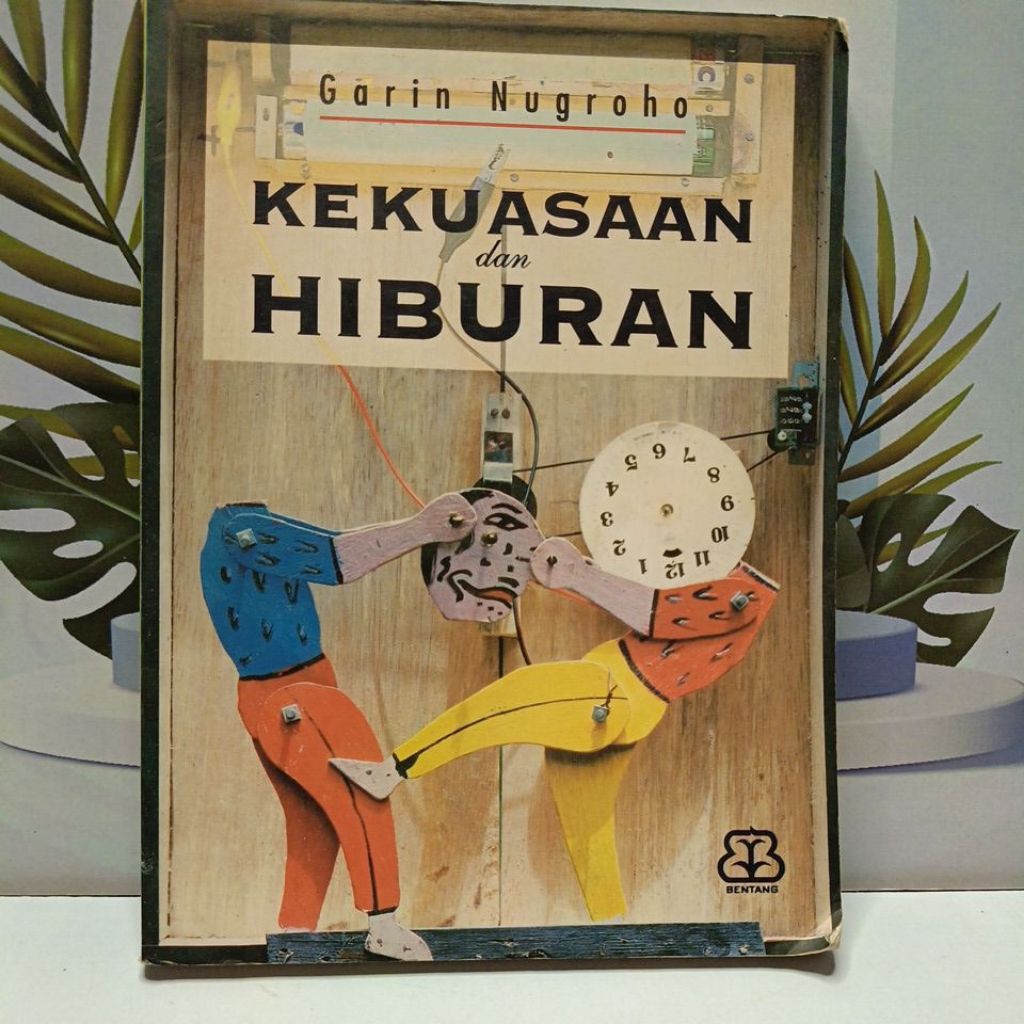 Buku Kekuasaan dan Hiburan karya Garin Nugroho terbitan Bentang