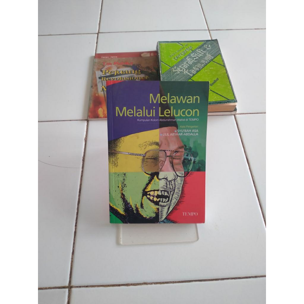 melawan melalui lelucon