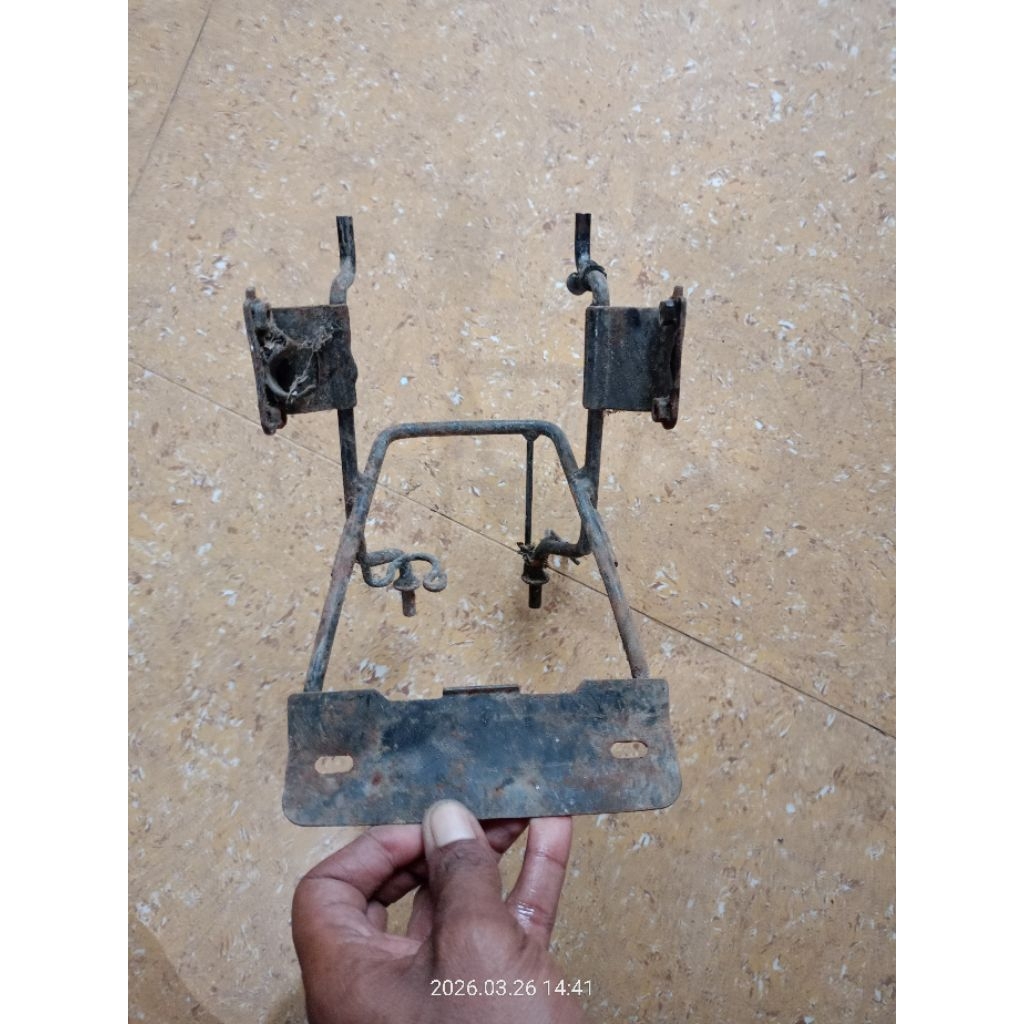 Breket Pangkon Dudukan Lampu Depan Honda Tiger Revo Barong 2009-2010 ORI COPOTAN (BEKAS)