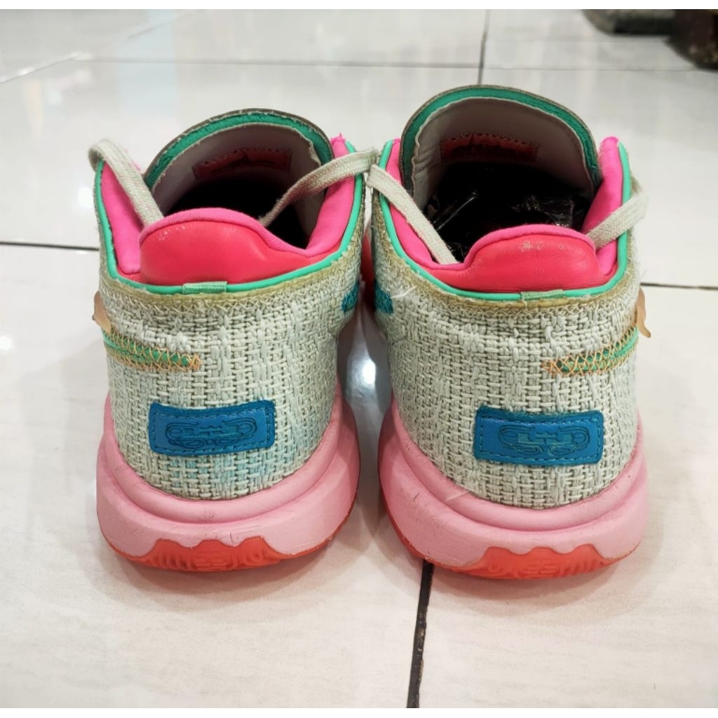 Sepatu Basket Lebron XX size 43