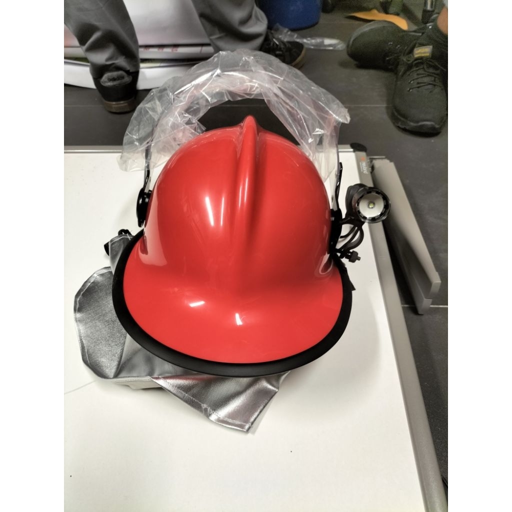 helm safety pemadam kebakaran model fullgard+senter
