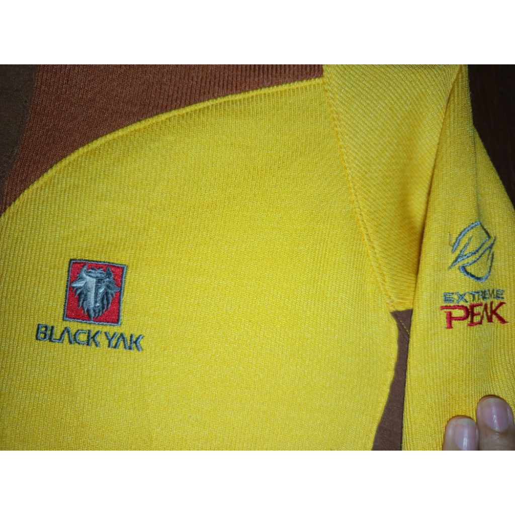 Pl jaket olahraga kuning kunyit slim fit