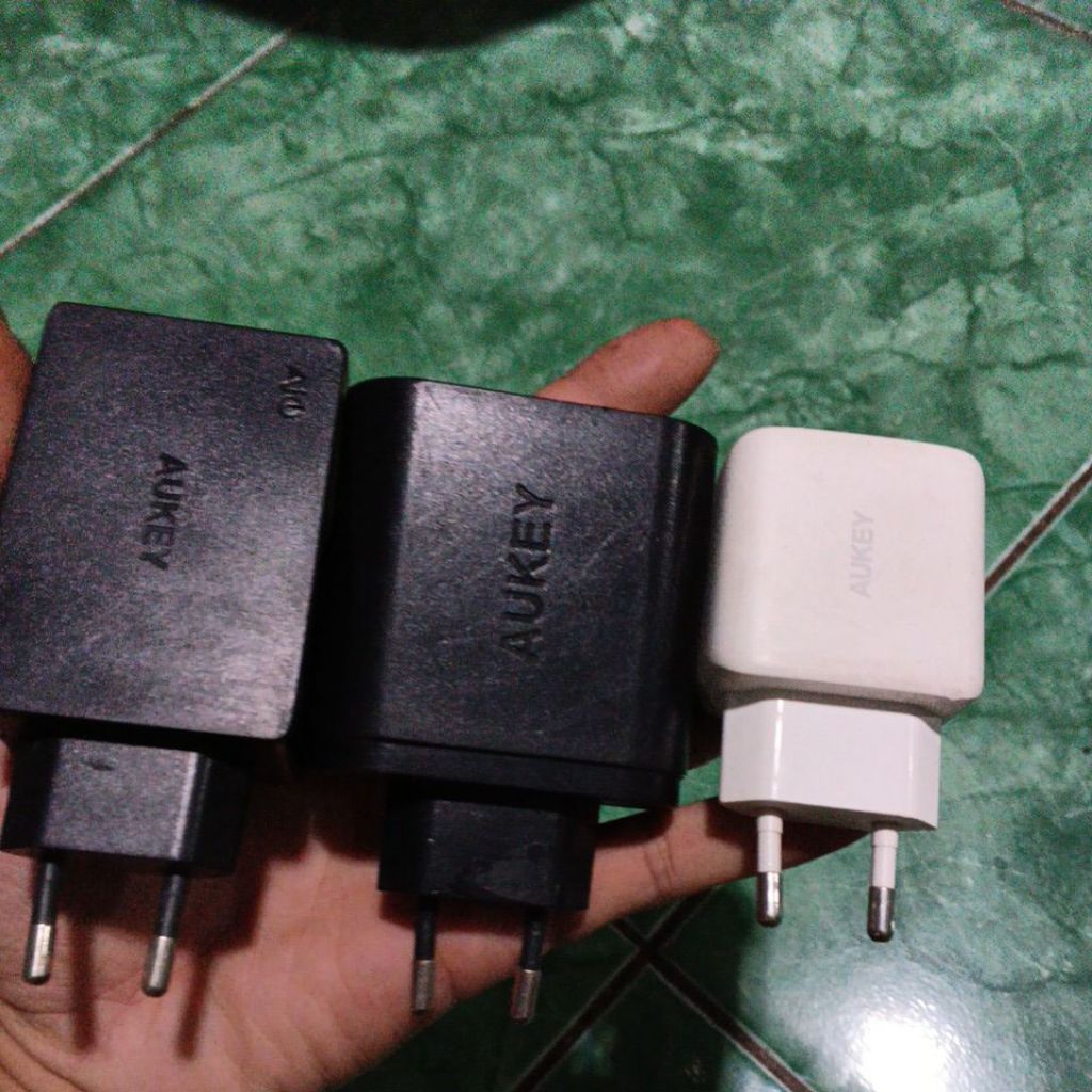 charger aukey original minus