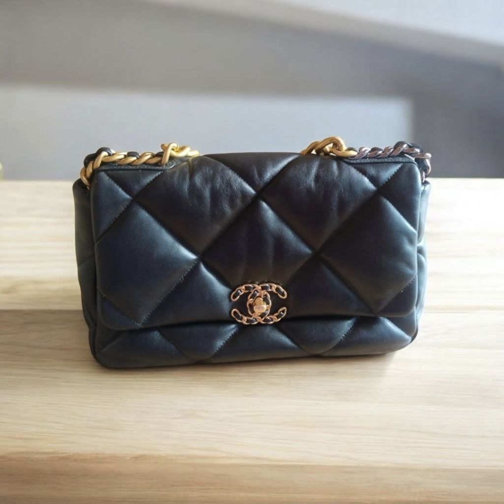 CHANEL19 Small Black Leather Mix Hardware