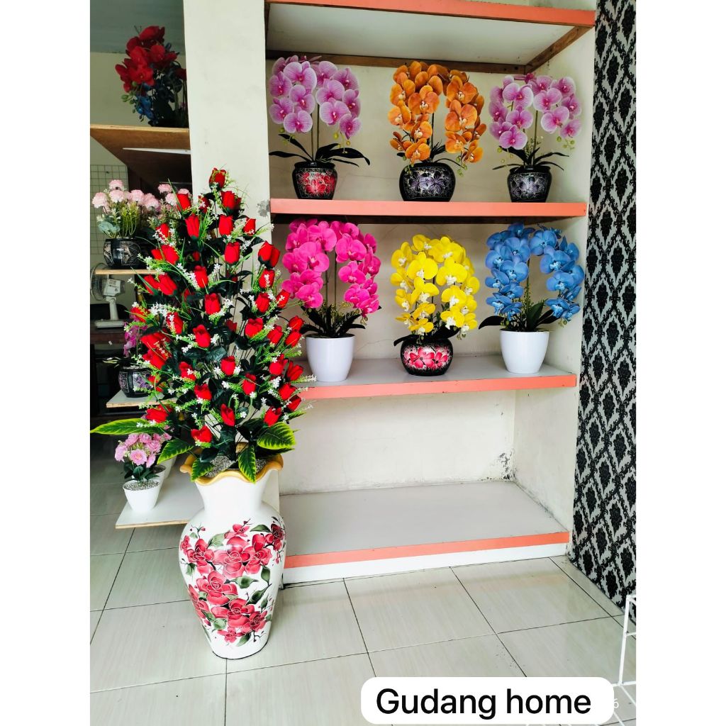 BUNGA HIAS SUDUT RUANGAN (MAWAR MERAH GUCI)