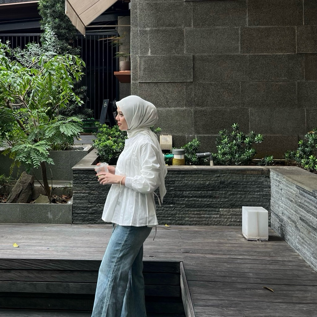 PRELOVED ruffle blouse putih