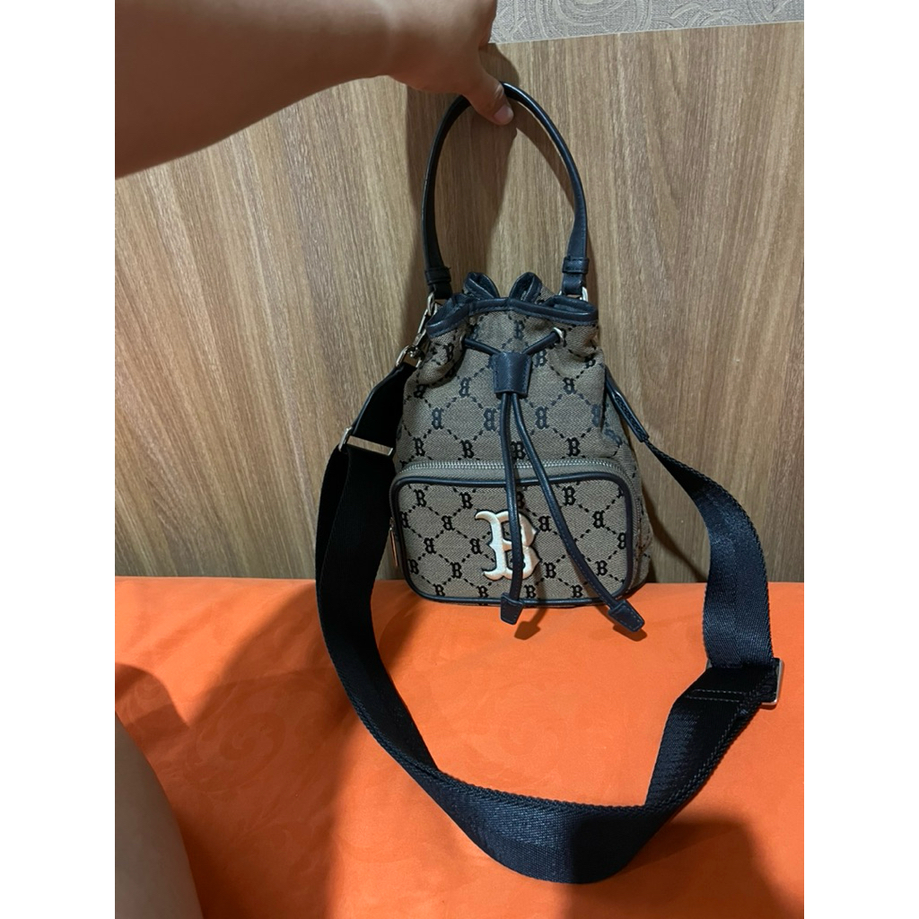 sling bag bucket bag MLB signature
