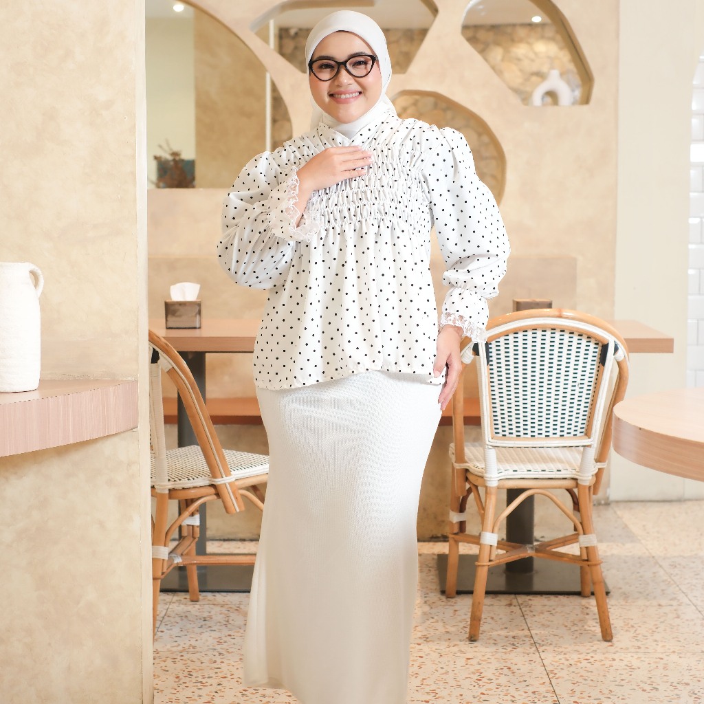 Triani Wear Blouse Poplin Atasan Kerut Dada Polkadot Renda Lengan Panjang Baju Wanita Kekinian